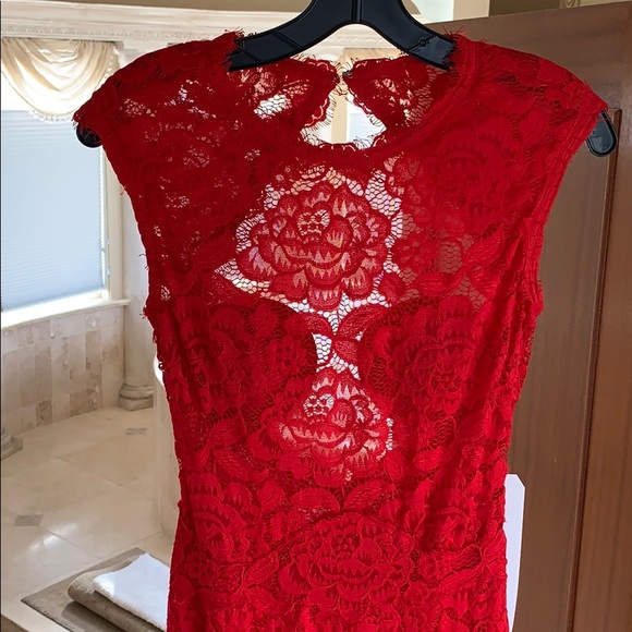 Allover lace backless gown - Picture 3 of 8